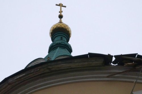 Донецьк: Снарядом знесло купол церкви Петра і Павла.(ФОТО) Донецьк: Снарядом знесло купол церкви Петра і Павла.(ФОТО)